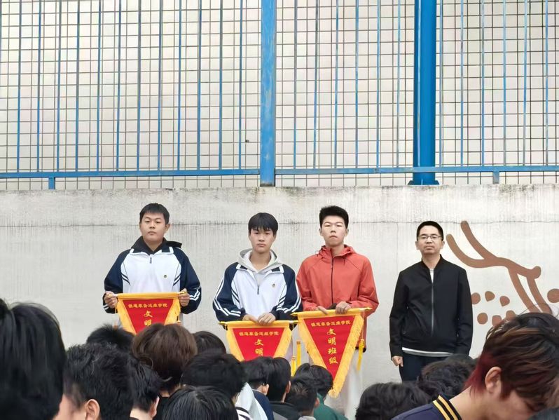 铁道装备运维学院开展第七周文明班级、标兵宿舍评比表彰活动