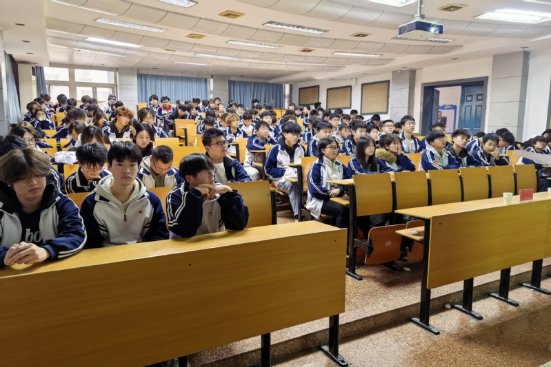 铁道装备运维学院举办世赛获奖团队经验分享会