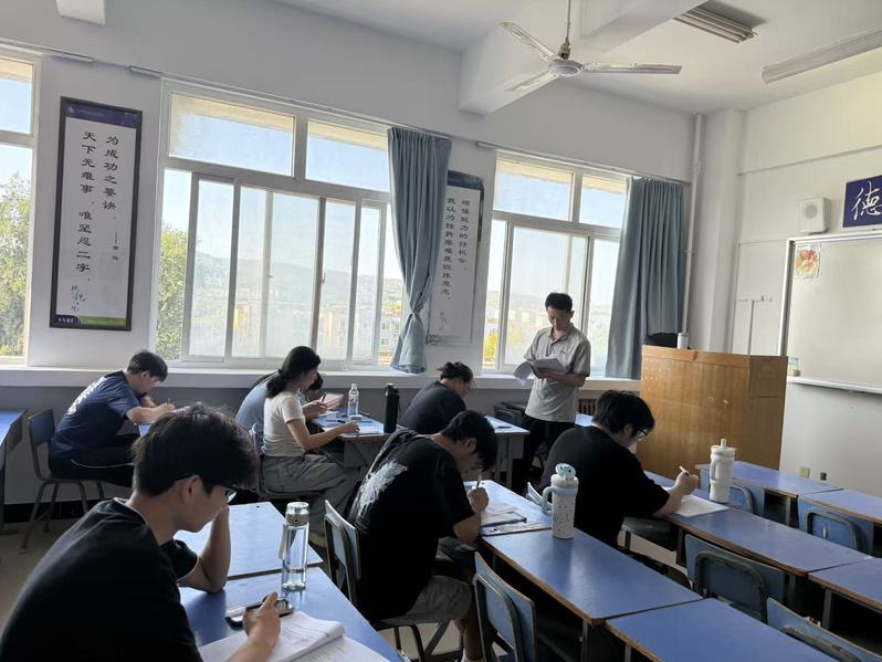严抓教学首课 夯实育人根基——学院全面开展新学期开学教学检查工作