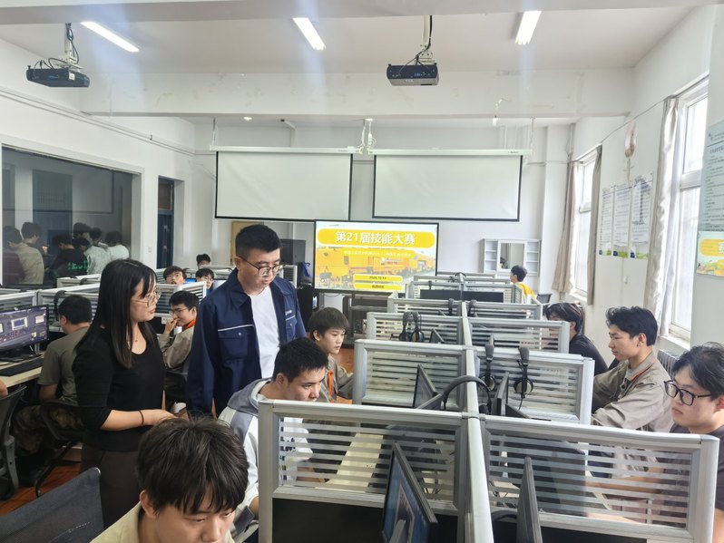 铁道装备运维学院成功举办第二十一届捣固车技能大赛实操竞赛