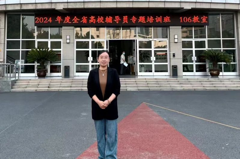 师者如光——优秀辅导员：李娜