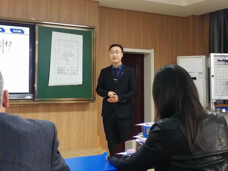 师者如光——优秀班主任：王智勇