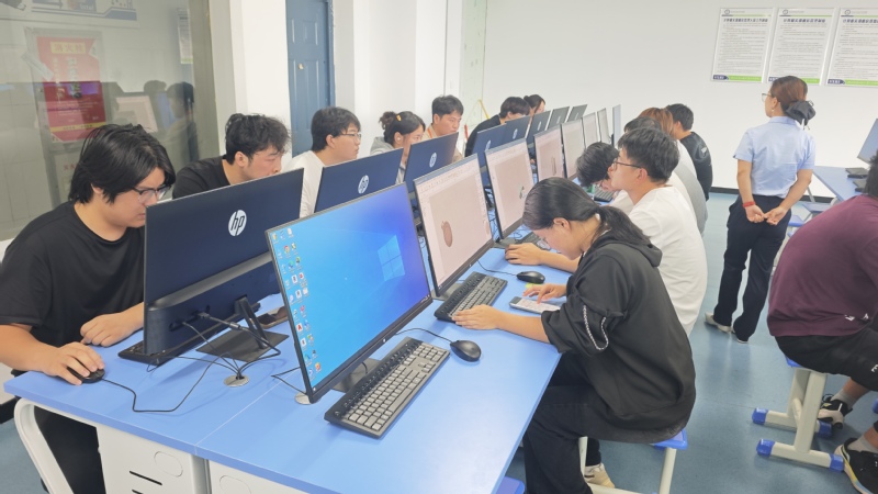 我校第二十一届技能大赛机械制图及3D建模赛项在计算机机房如期开赛